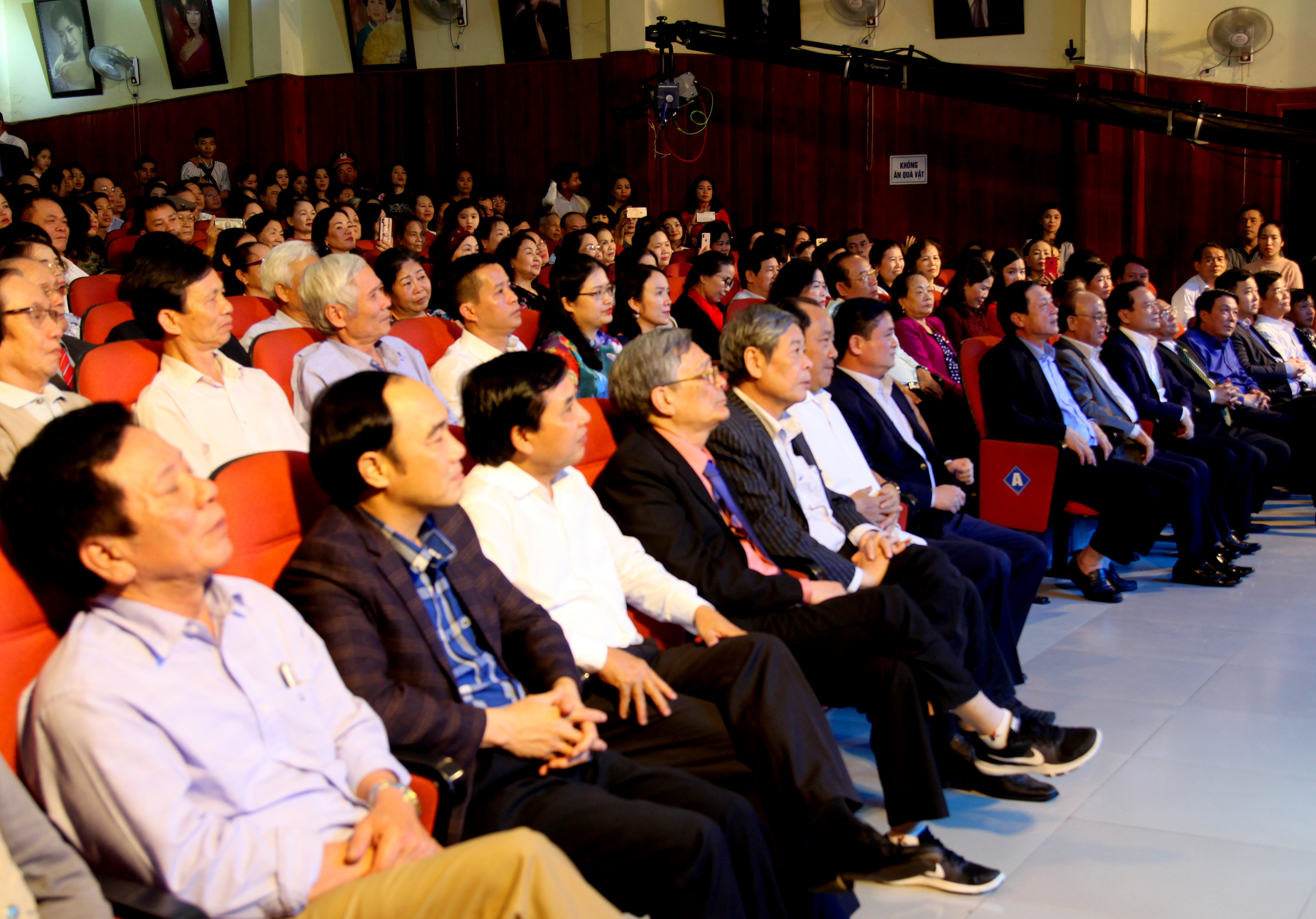 Đêm nhạc “Ân tình Xứ Nghệ”: Lắng đọng nhiều cung bậc cảm xúc